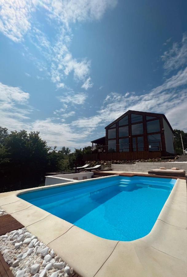 Le Chalet M - Cabana Cu O Panorama De Poveste. Surdesti  Eksteriør bilde
