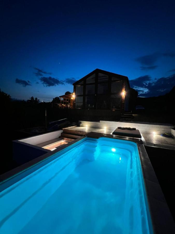 Le Chalet M - Cabana Cu O Panorama De Poveste. Surdesti  Eksteriør bilde