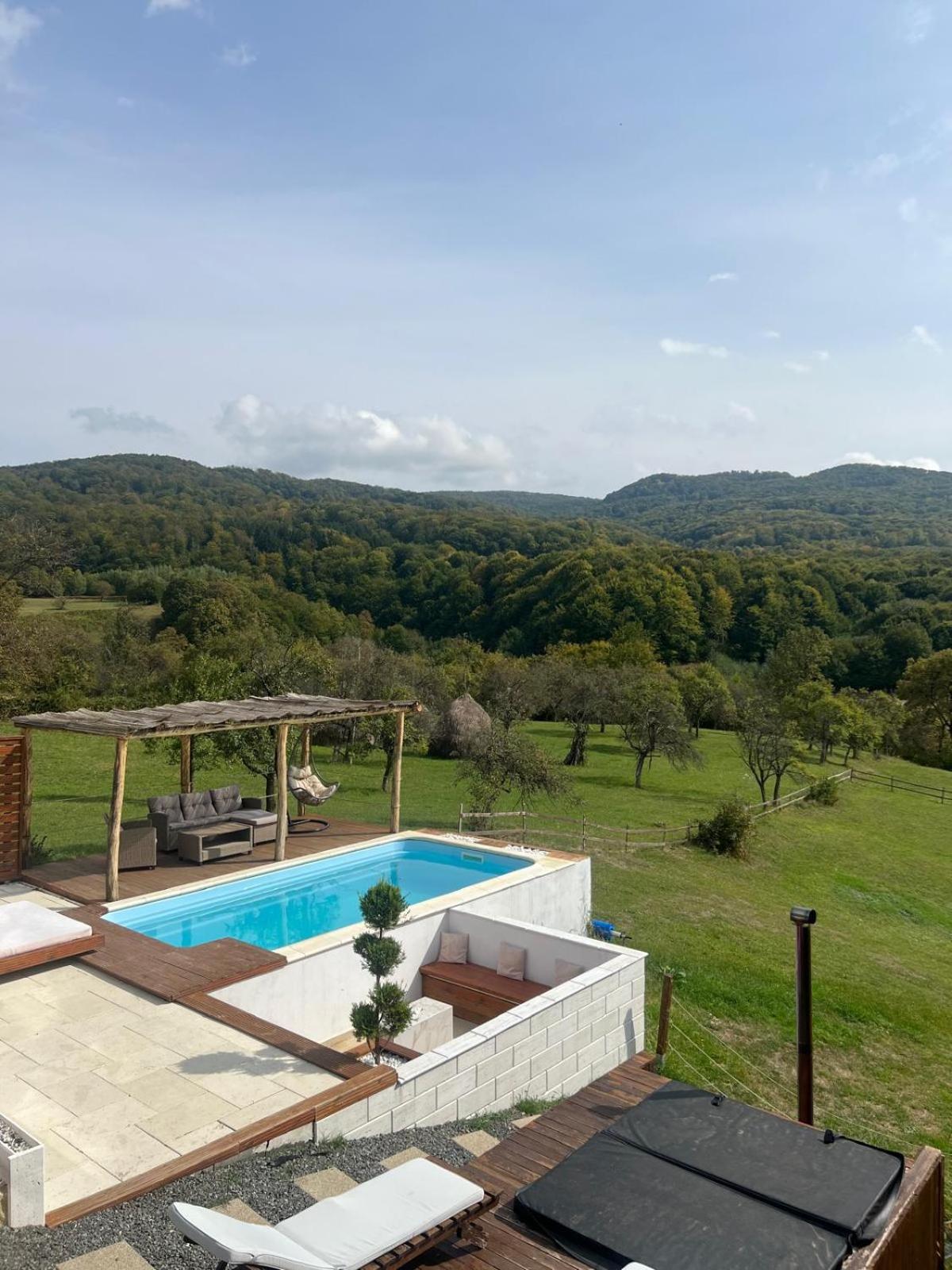 Le Chalet M - Cabana Cu O Panorama De Poveste. Surdesti  Eksteriør bilde