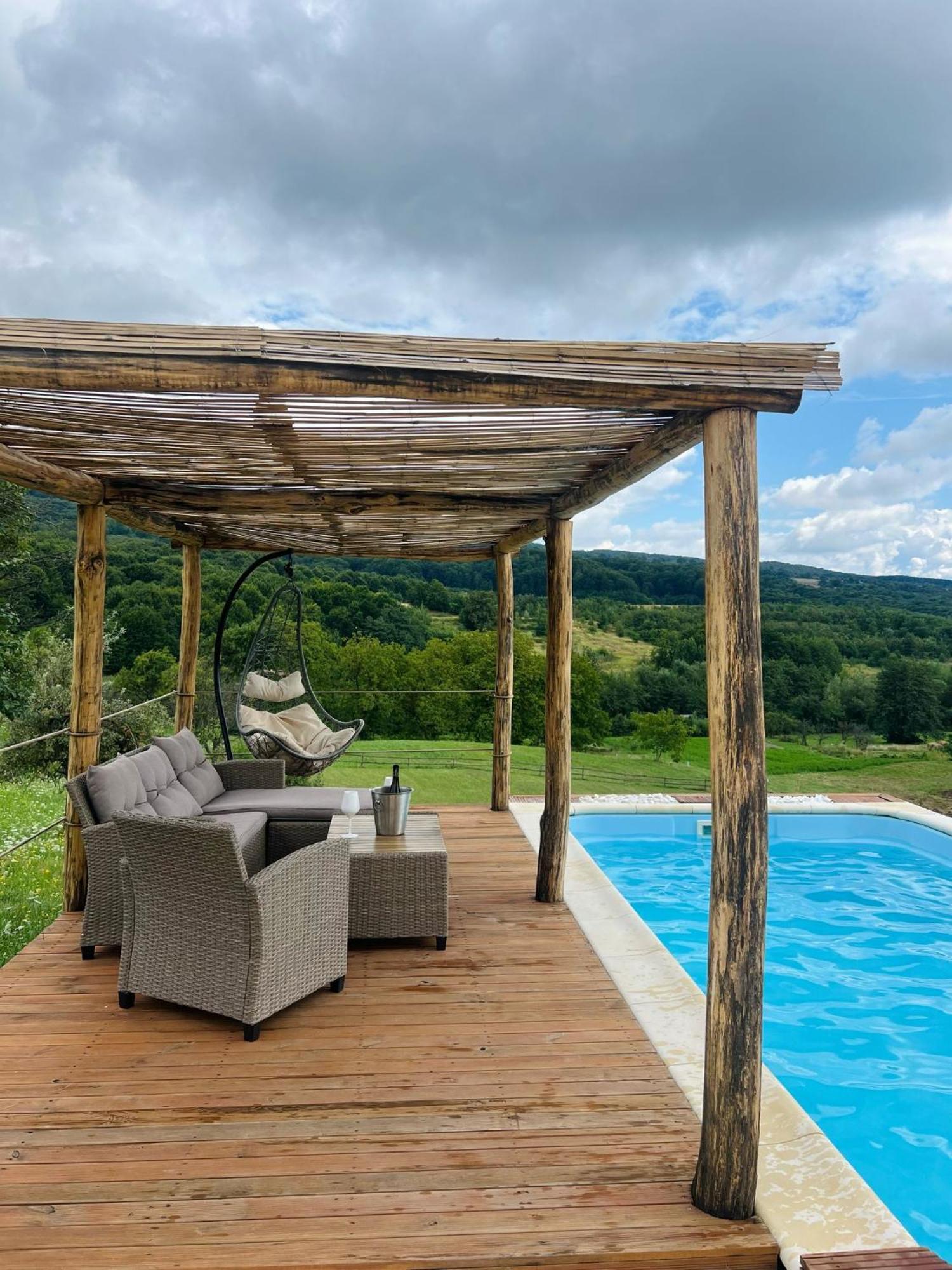 Le Chalet M - Cabana Cu O Panorama De Poveste. Surdesti  Eksteriør bilde