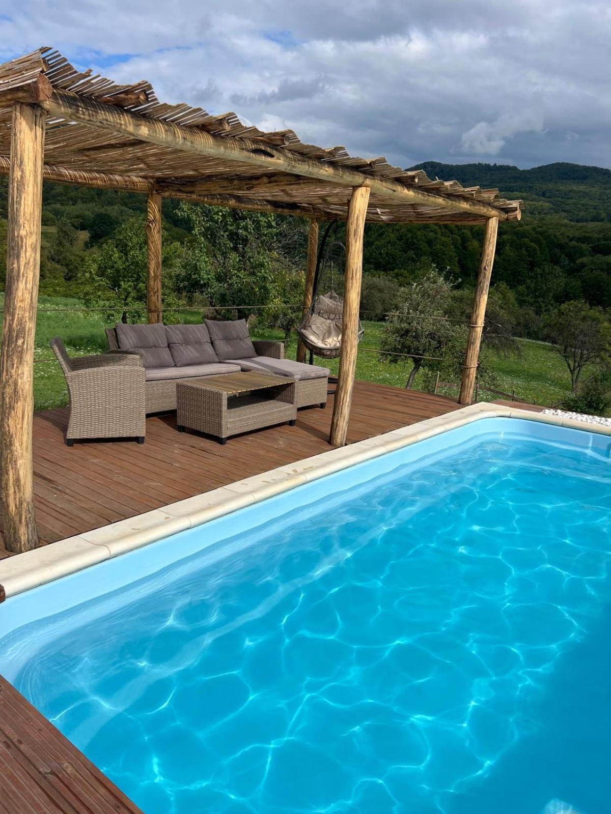 Le Chalet M - Cabana Cu O Panorama De Poveste. Surdesti  Eksteriør bilde