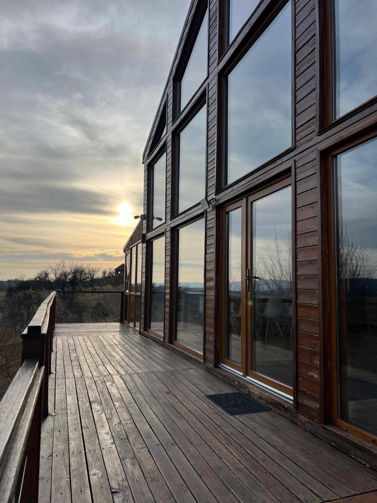 Le Chalet M - Cabana Cu O Panorama De Poveste. Surdesti  Eksteriør bilde