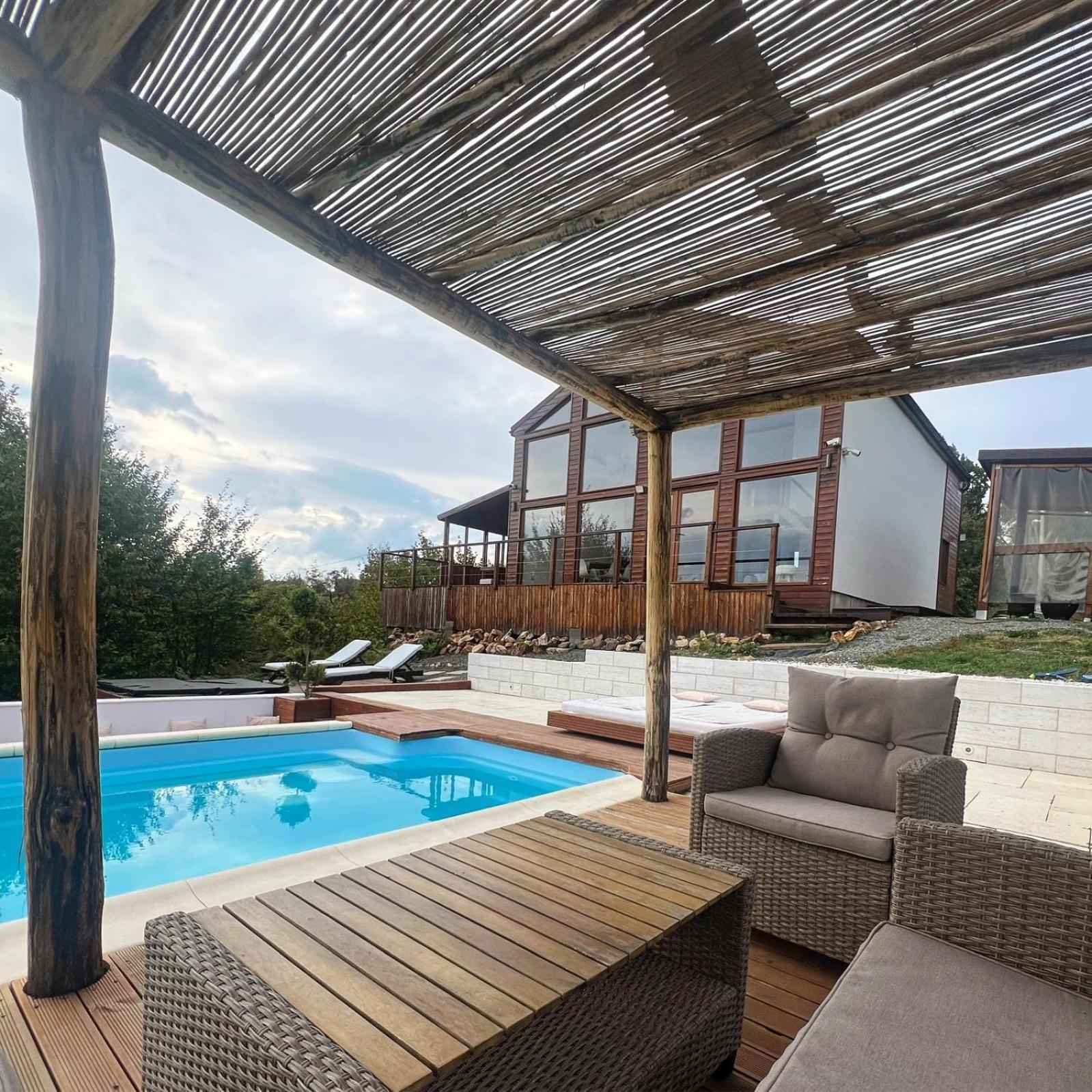 Le Chalet M - Cabana Cu O Panorama De Poveste. Surdesti  Eksteriør bilde