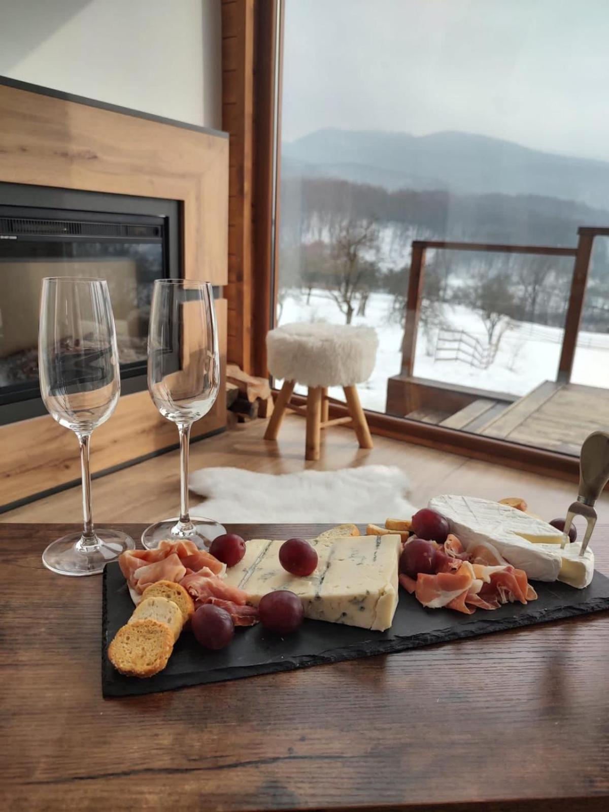 Le Chalet M - Cabana Cu O Panorama De Poveste. Surdesti  Eksteriør bilde