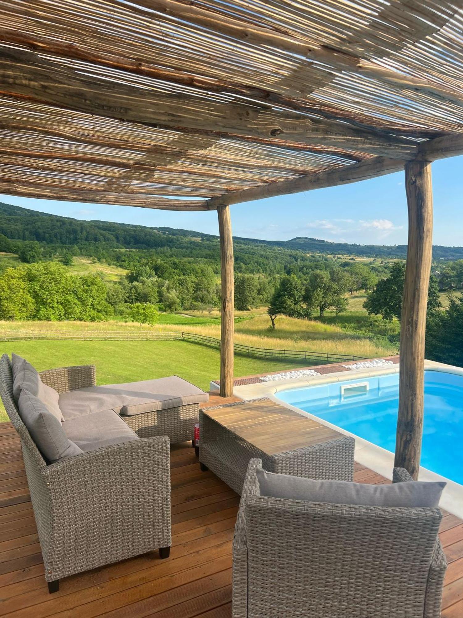 Le Chalet M - Cabana Cu O Panorama De Poveste. Surdesti  Eksteriør bilde